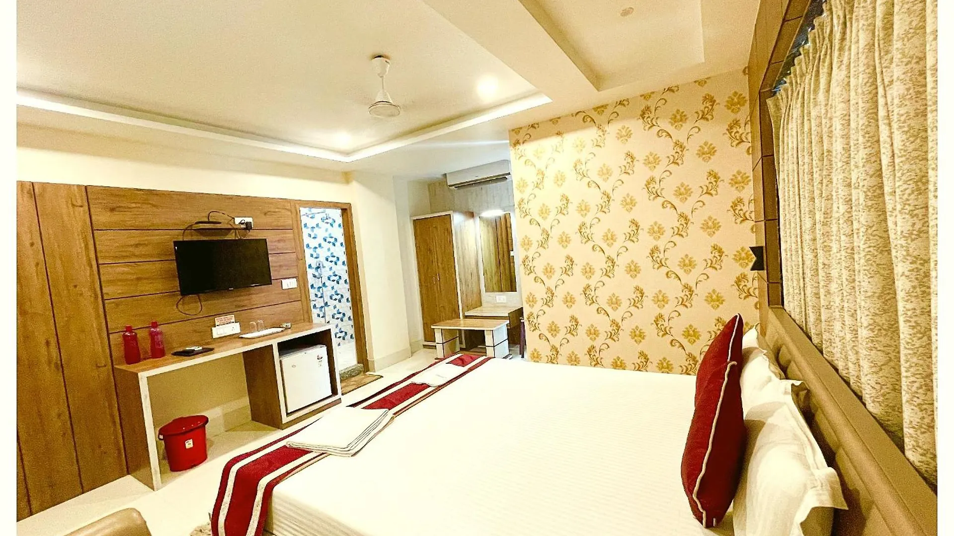 Hotel The Sky City Near Kashi Vishwanath Temple - A Top Rated Hotel In Varanasi